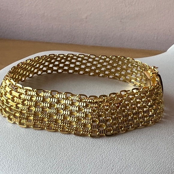 14K YELLOW GOLD WIDE FLEXIBLE BRACELET INTRICATE DESIGN STATEMENT GORGEOUS - Picture 9 of 16